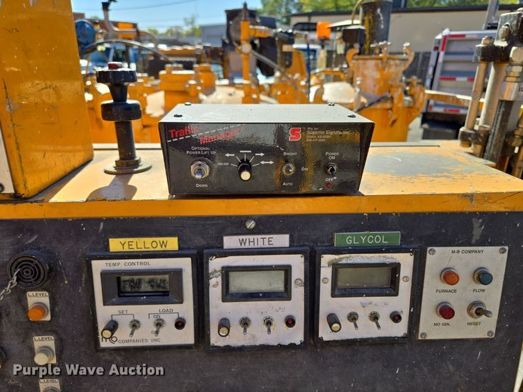 image for item EE8639 1995 GMC Forward W6 flatbed truck