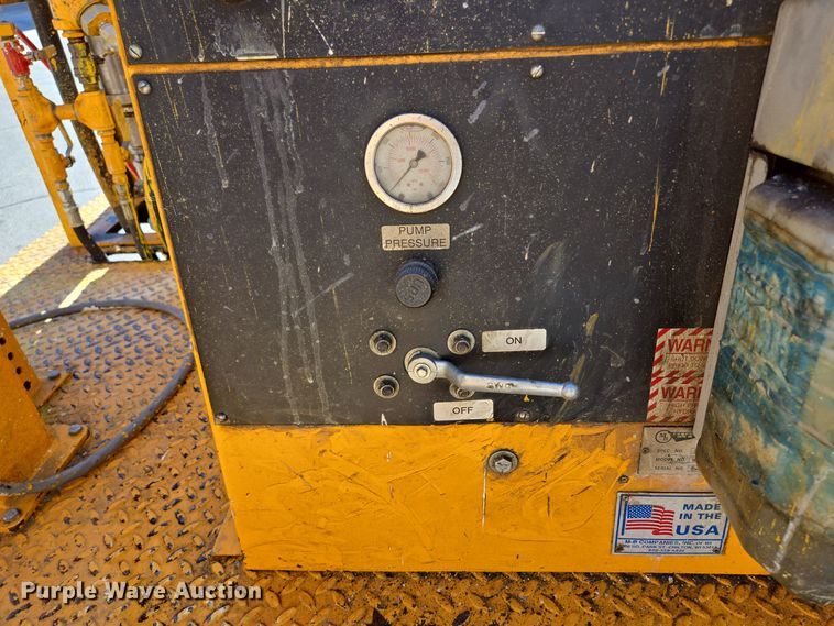 image for item EE8639 1995 GMC Forward W6 flatbed truck