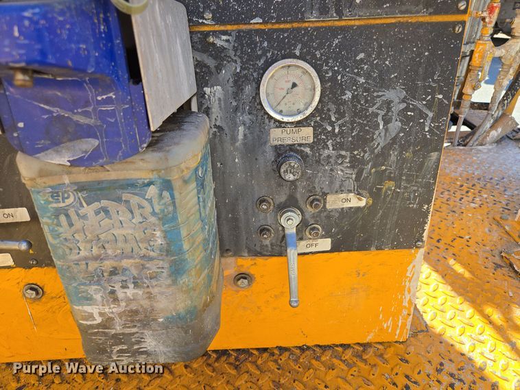 image for item EE8639 1995 GMC Forward W6 flatbed truck