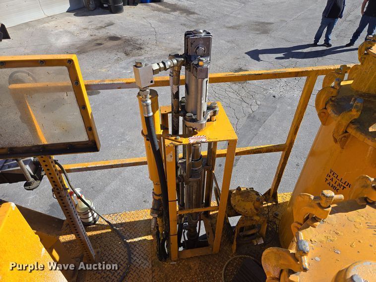 image for item EE8639 1995 GMC Forward W6 flatbed truck