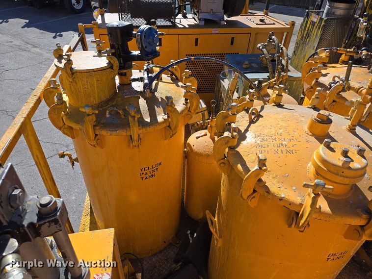 image for item EE8639 1995 GMC Forward W6 flatbed truck