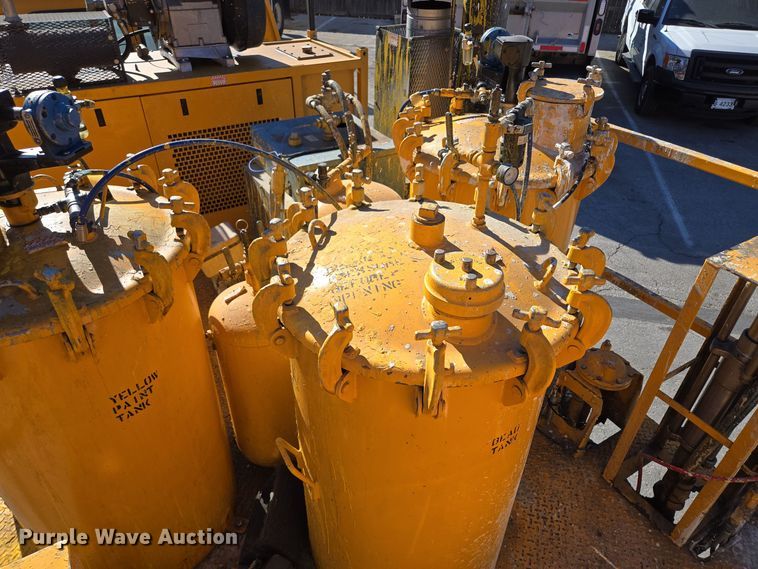 image for item EE8639 1995 GMC Forward W6 flatbed truck