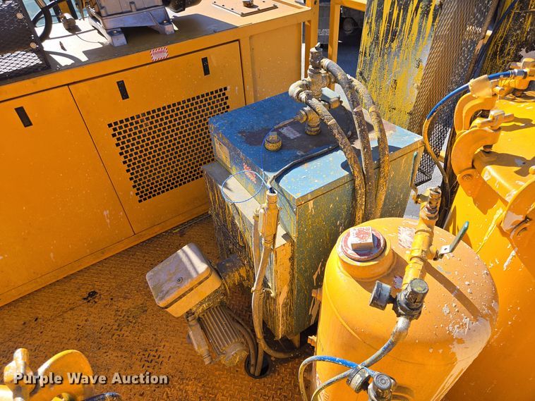 image for item EE8639 1995 GMC Forward W6 flatbed truck