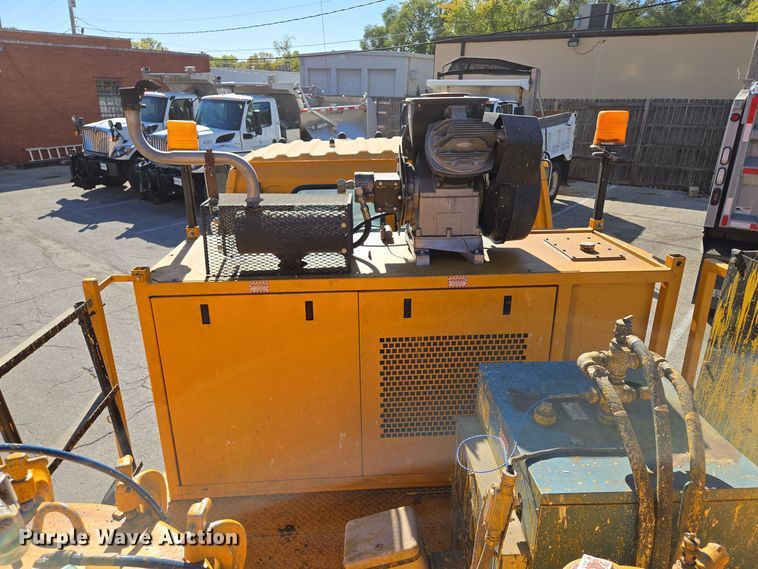 image for item EE8639 1995 GMC Forward W6 flatbed truck