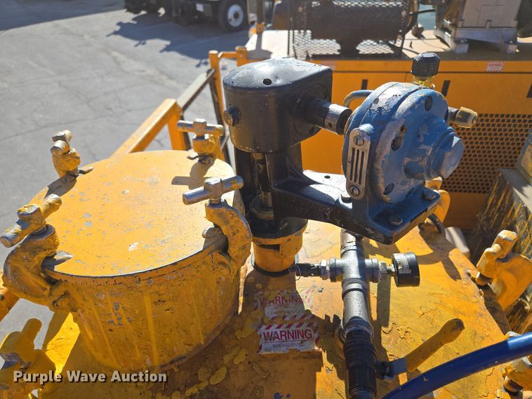 image for item EE8639 1995 GMC Forward W6 flatbed truck