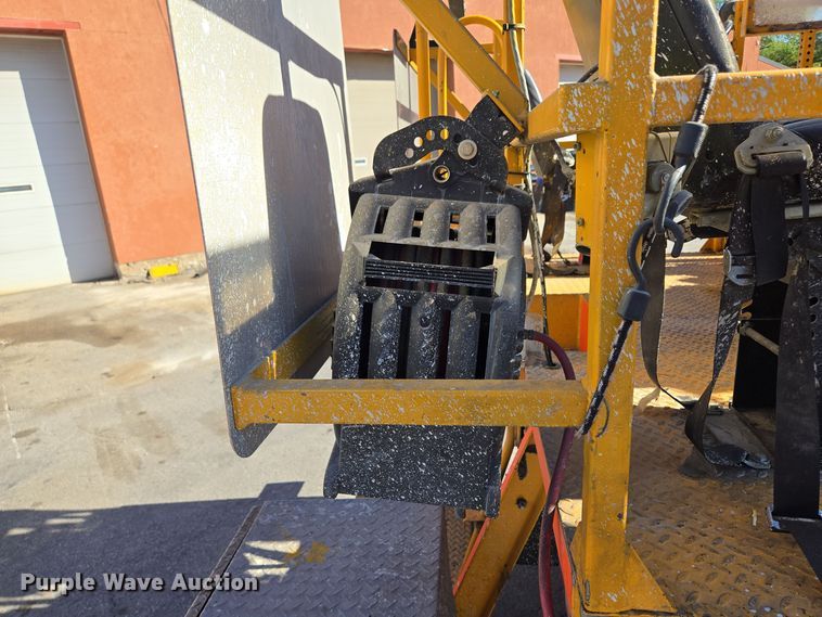 image for item EE8639 1995 GMC Forward W6 flatbed truck