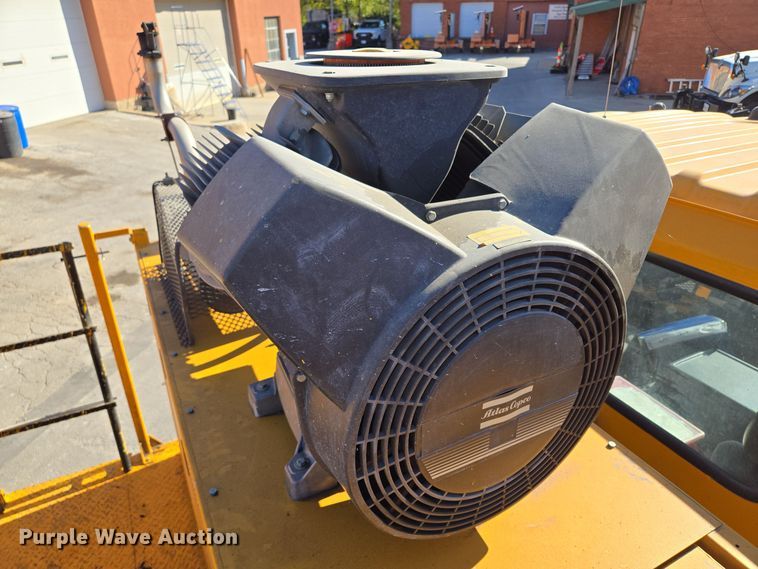 image for item EE8639 1995 GMC Forward W6 flatbed truck