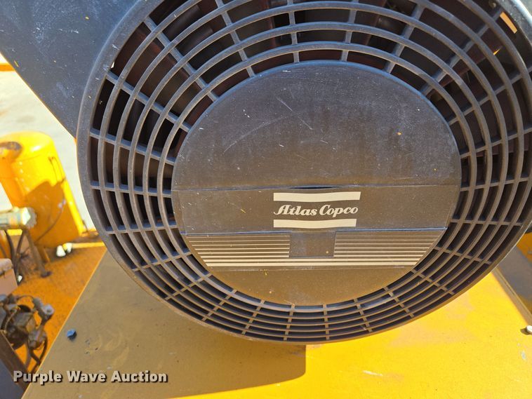 image for item EE8639 1995 GMC Forward W6 flatbed truck