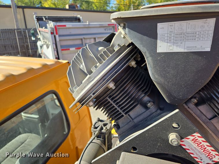 image for item EE8639 1995 GMC Forward W6 flatbed truck