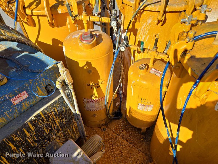 image for item EE8639 1995 GMC Forward W6 flatbed truck