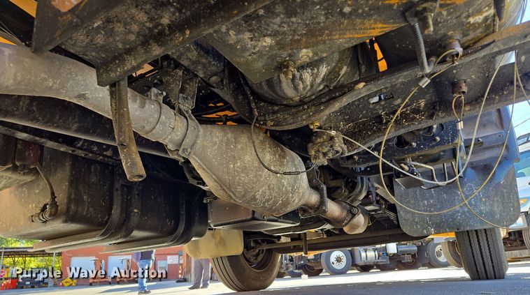 image for item EE8639 1995 GMC Forward W6 flatbed truck