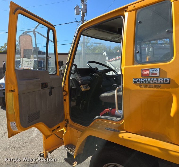 image for item EE8639 1995 GMC Forward W6 flatbed truck