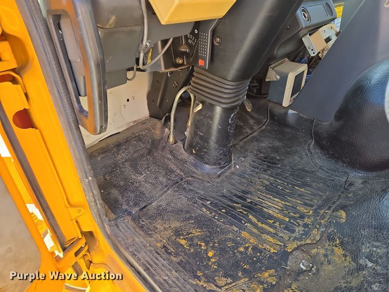 image for item EE8639 1995 GMC Forward W6 flatbed truck