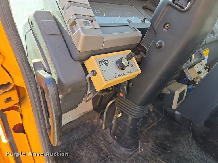 image for item EE8639 1995 GMC Forward W6 flatbed truck