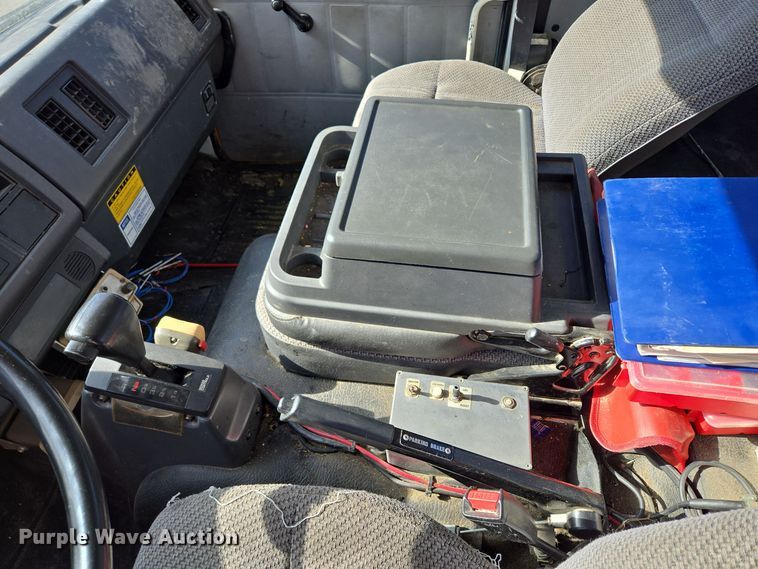 image for item EE8639 1995 GMC Forward W6 flatbed truck