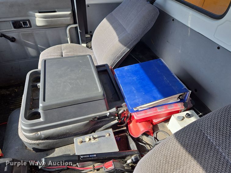 image for item EE8639 1995 GMC Forward W6 flatbed truck