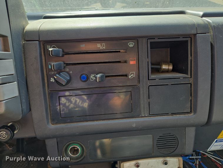 image for item EE8639 1995 GMC Forward W6 flatbed truck