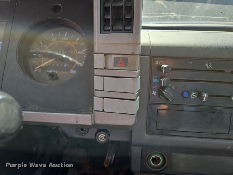 image for item EE8639 1995 GMC Forward W6 flatbed truck