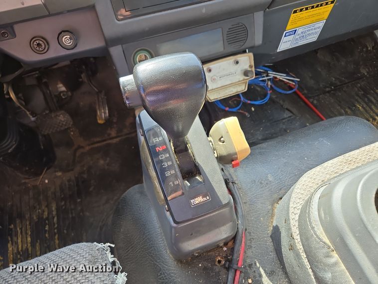 image for item EE8639 1995 GMC Forward W6 flatbed truck