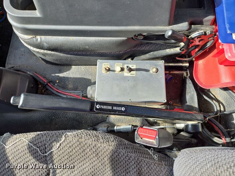 image for item EE8639 1995 GMC Forward W6 flatbed truck