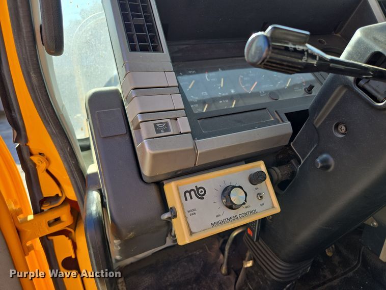 image for item EE8639 1995 GMC Forward W6 flatbed truck