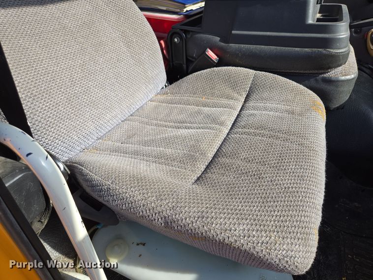 image for item EE8639 1995 GMC Forward W6 flatbed truck