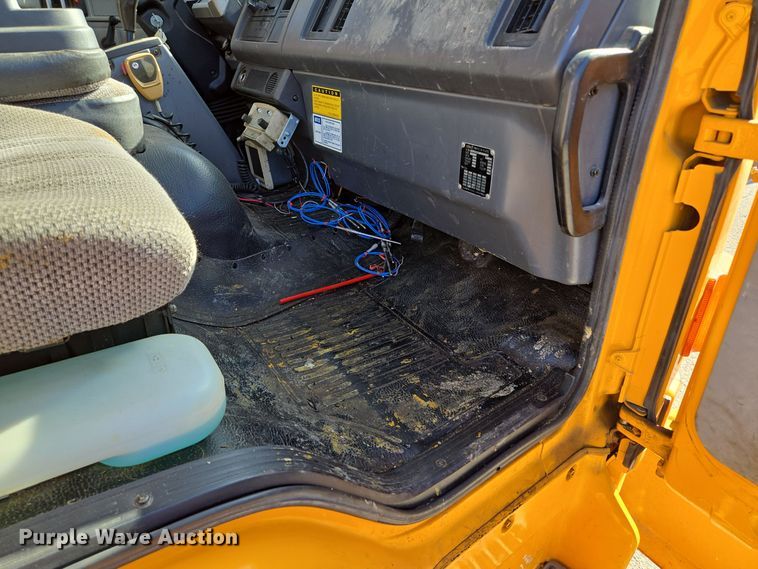 image for item EE8639 1995 GMC Forward W6 flatbed truck