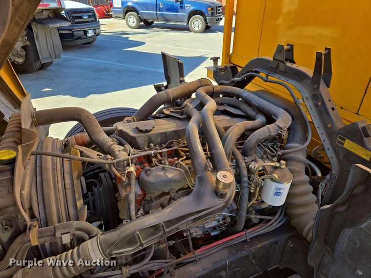 image for item EE8639 1995 GMC Forward W6 flatbed truck