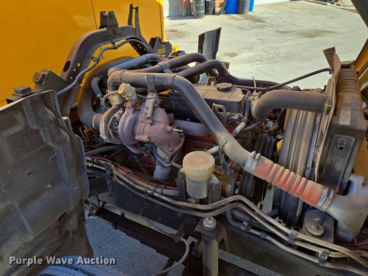 image for item EE8639 1995 GMC Forward W6 flatbed truck