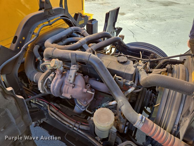 image for item EE8639 1995 GMC Forward W6 flatbed truck