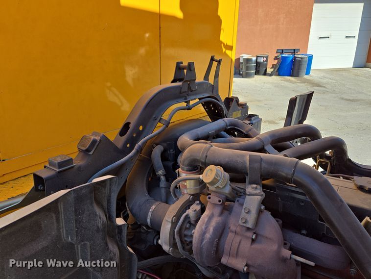 image for item EE8639 1995 GMC Forward W6 flatbed truck