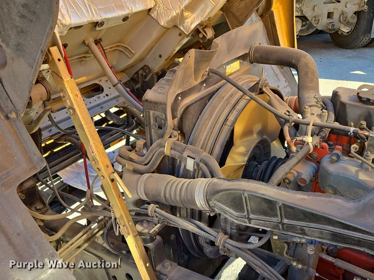 image for item EE8639 1995 GMC Forward W6 flatbed truck