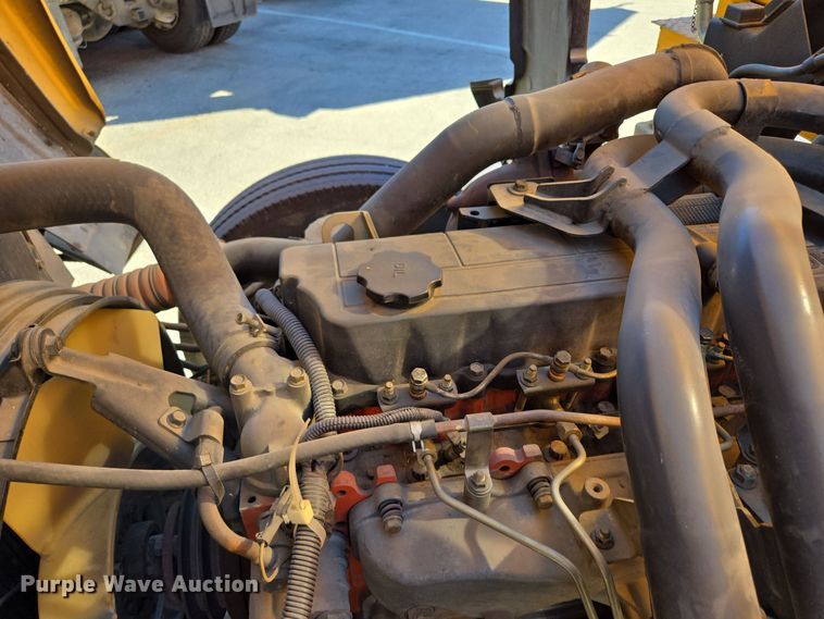 image for item EE8639 1995 GMC Forward W6 flatbed truck