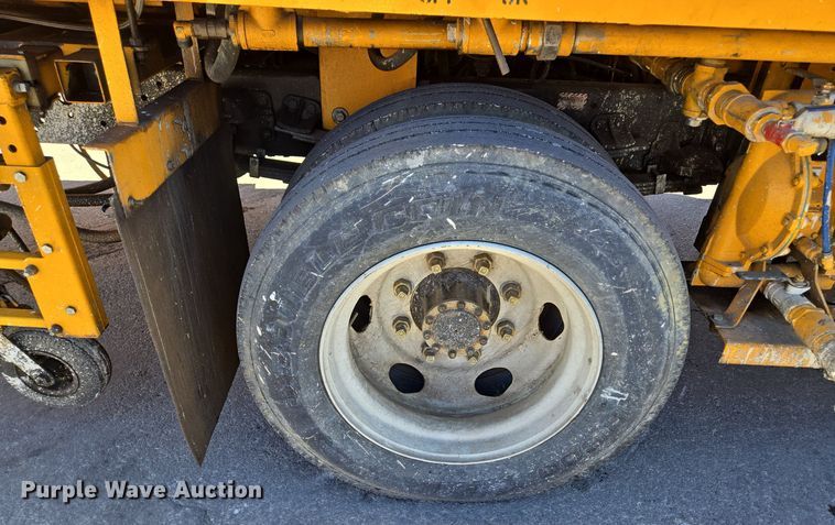 image for item EE8639 1995 GMC Forward W6 flatbed truck