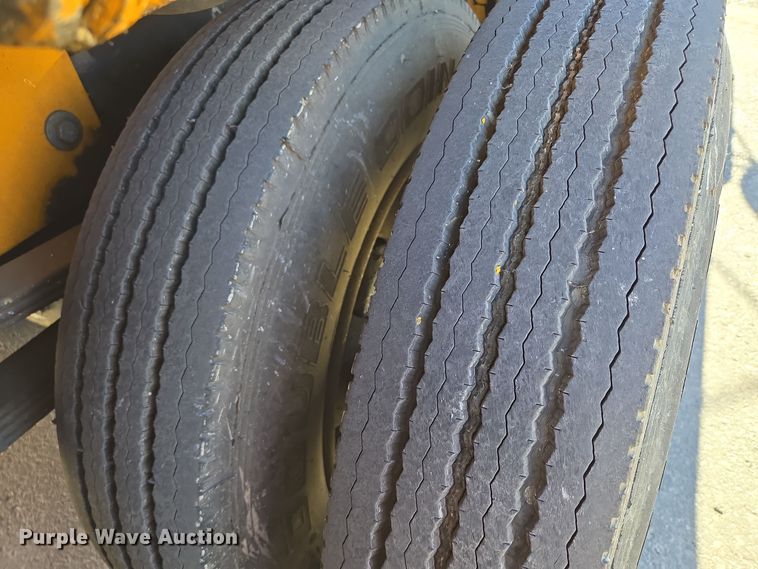 image for item EE8639 1995 GMC Forward W6 flatbed truck