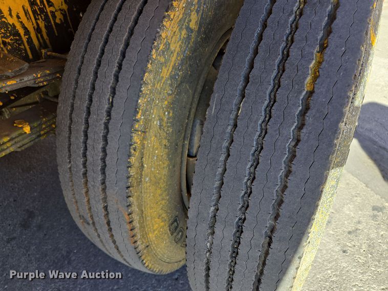 image for item EE8639 1995 GMC Forward W6 flatbed truck