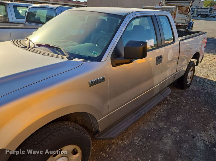 image for item EE8654 2005 Ford  F150 SuperCab pickup truck