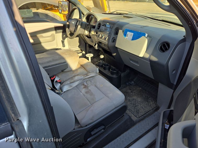 image for item EE8654 2005 Ford  F150 SuperCab pickup truck