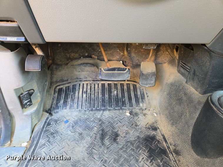 image for item EE8654 2005 Ford  F150 SuperCab pickup truck