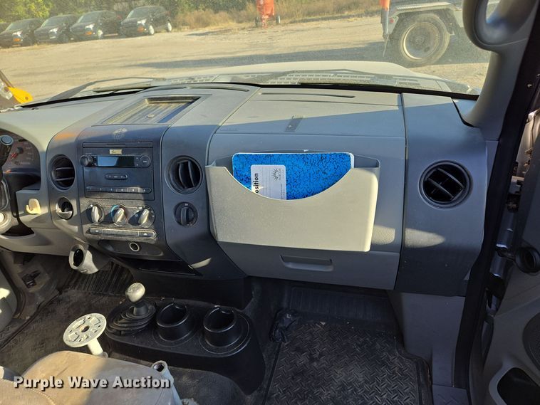 image for item EE8654 2005 Ford  F150 SuperCab pickup truck