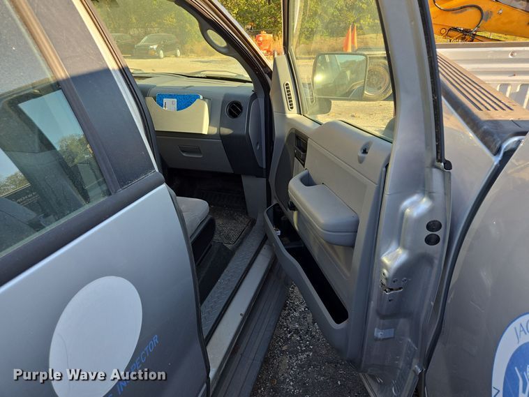 image for item EE8654 2005 Ford  F150 SuperCab pickup truck