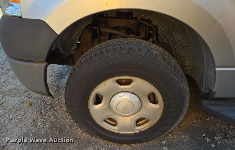 image for item EE8654 2005 Ford  F150 SuperCab pickup truck