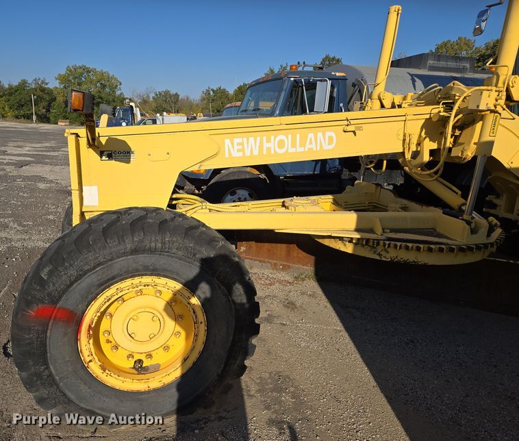 image for item EE8656 2002 New Holland  RG170 motor grader