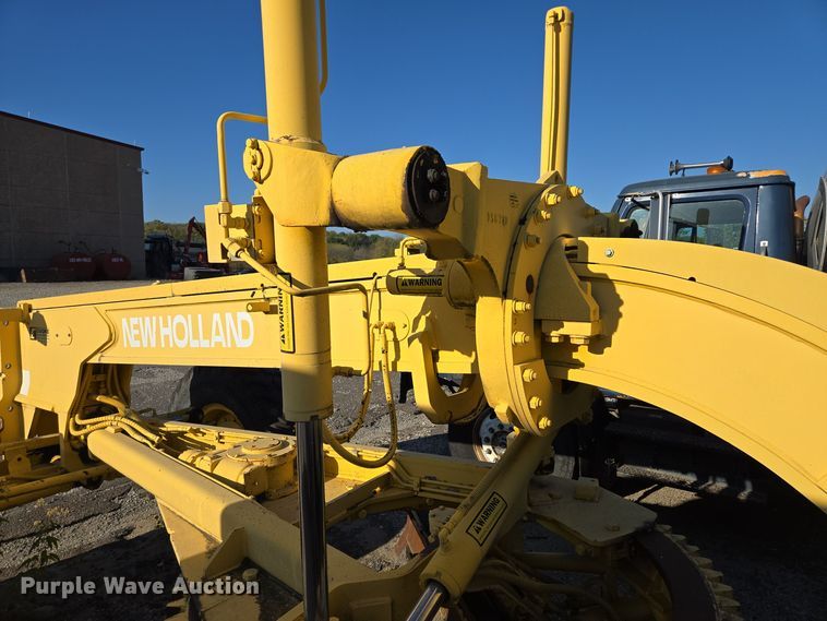 image for item EE8656 2002 New Holland  RG170 motor grader