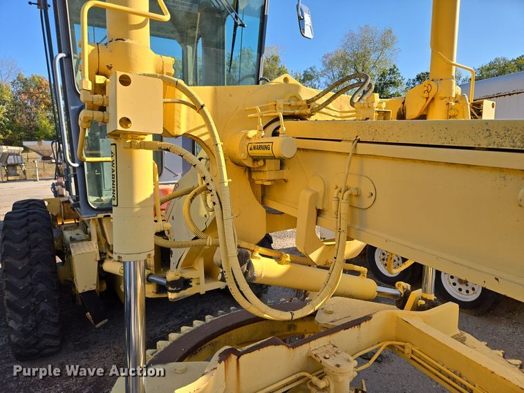 image for item EE8656 2002 New Holland  RG170 motor grader