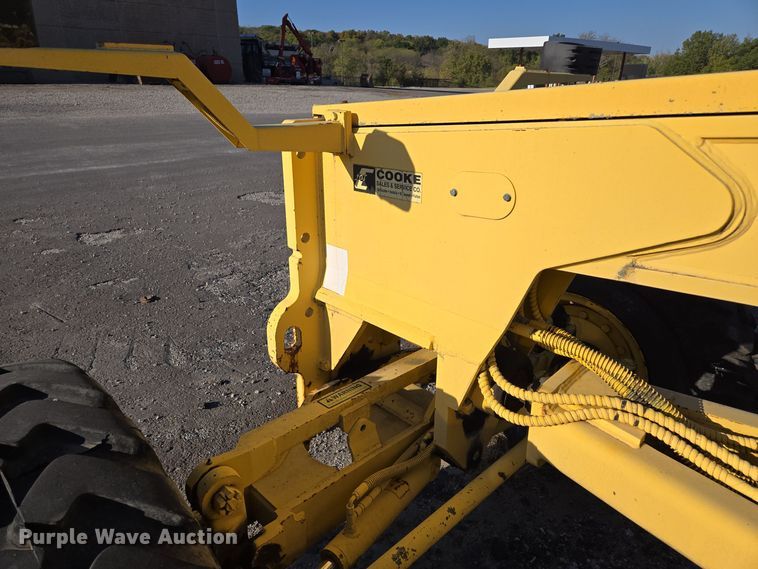 image for item EE8656 2002 New Holland  RG170 motor grader