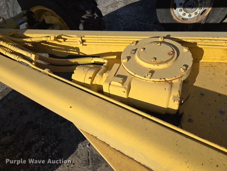 image for item EE8656 2002 New Holland  RG170 motor grader