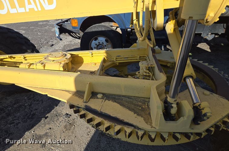 image for item EE8656 2002 New Holland  RG170 motor grader