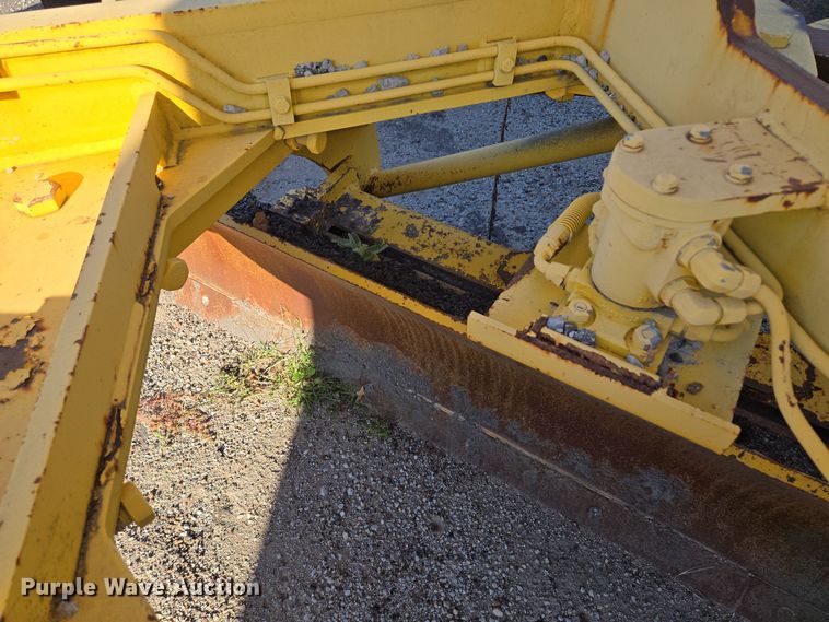 image for item EE8656 2002 New Holland  RG170 motor grader