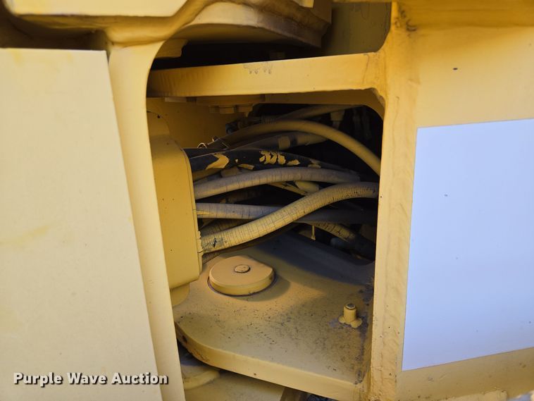 image for item EE8656 2002 New Holland  RG170 motor grader